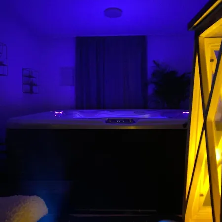 Шале Anna Bukowina Jacuzzi & Sauna *