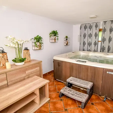 Anna Bukowina Jacuzzi & Sauna *