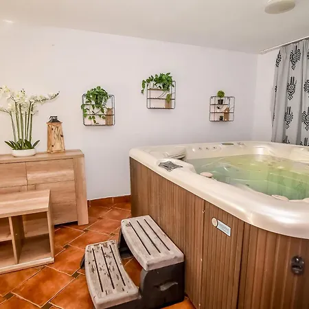 Anna Bukowina Jacuzzi & Sauna *